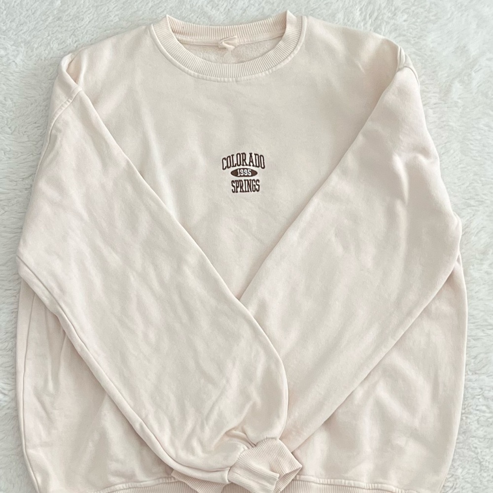 urban outfitters colorado springs crewneck size small